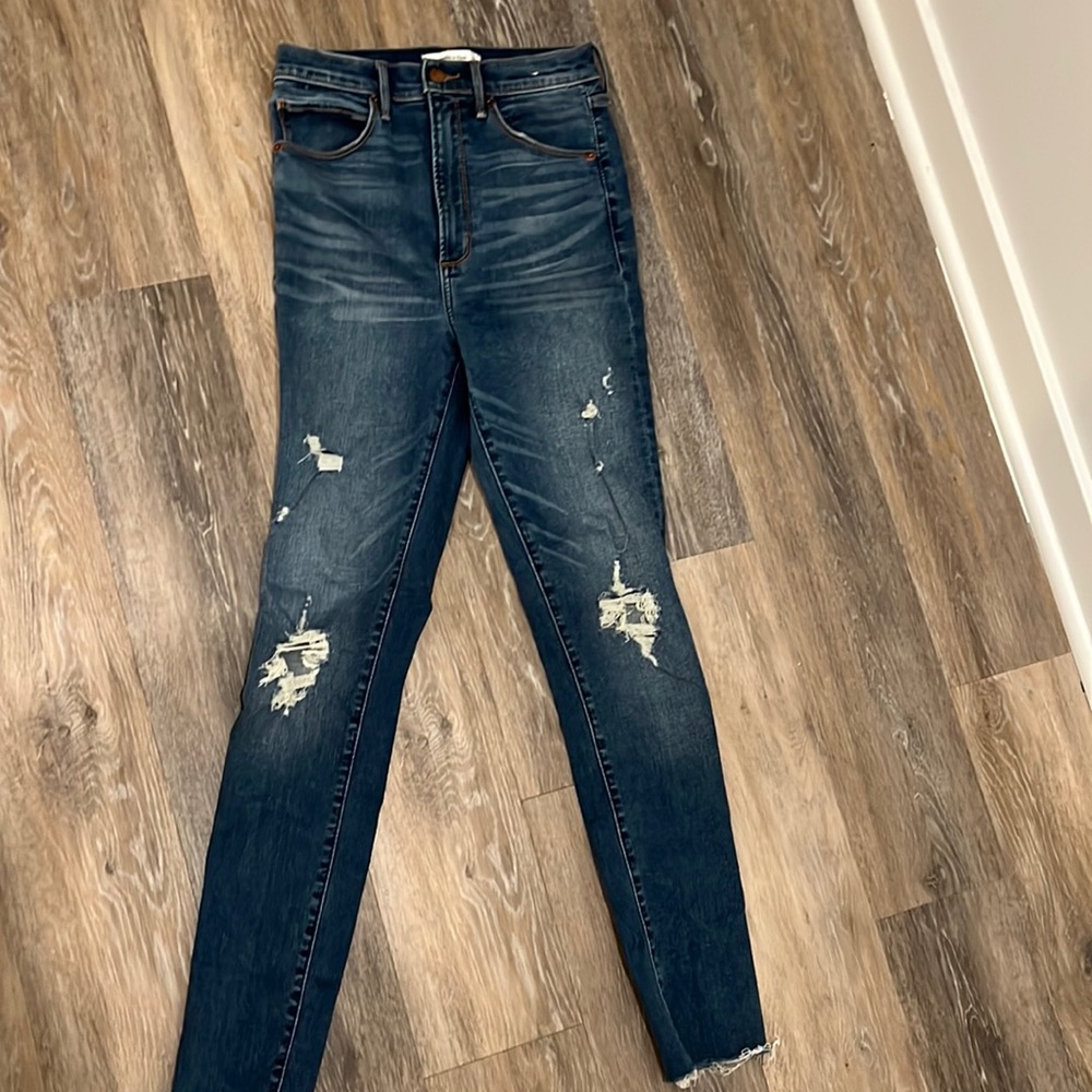 Abercrombie medium wash distressed high waisted skinny jeans size 27. NWOT